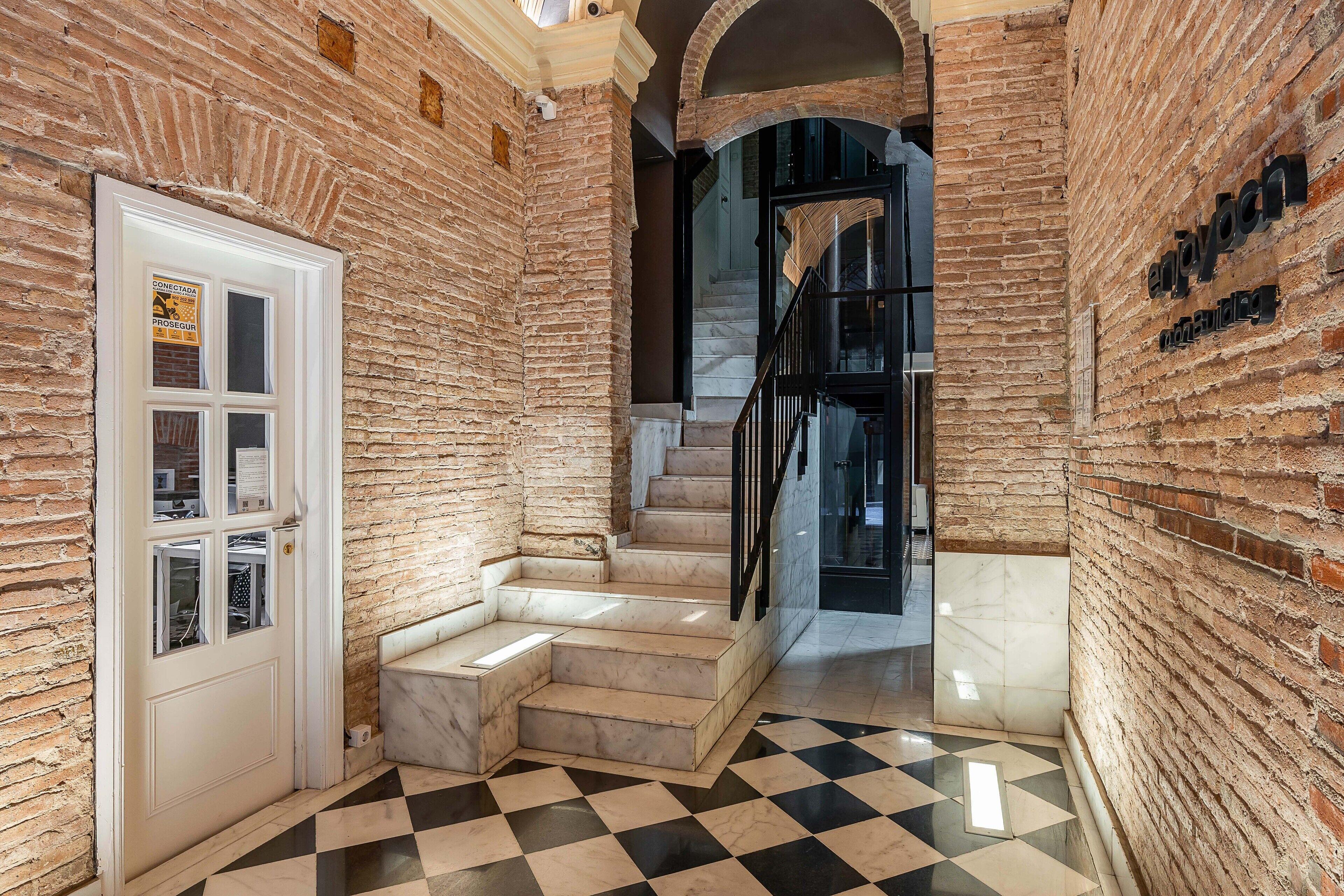 Enjoybcn Colon Apartments — Photos 3